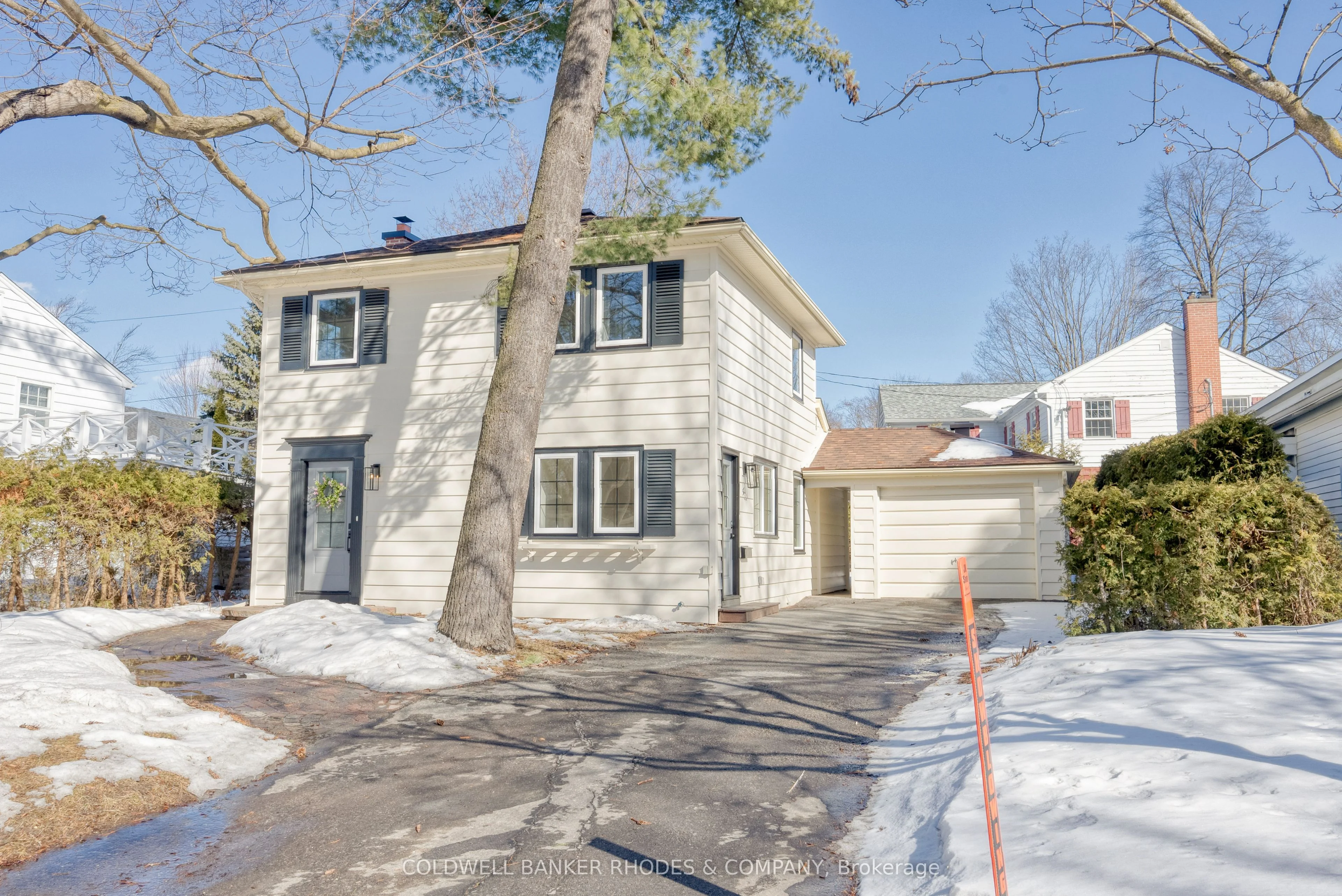 Detached in Manor Park - Cardinal Glen and Area