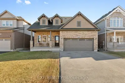 Detached in Niagara Falls