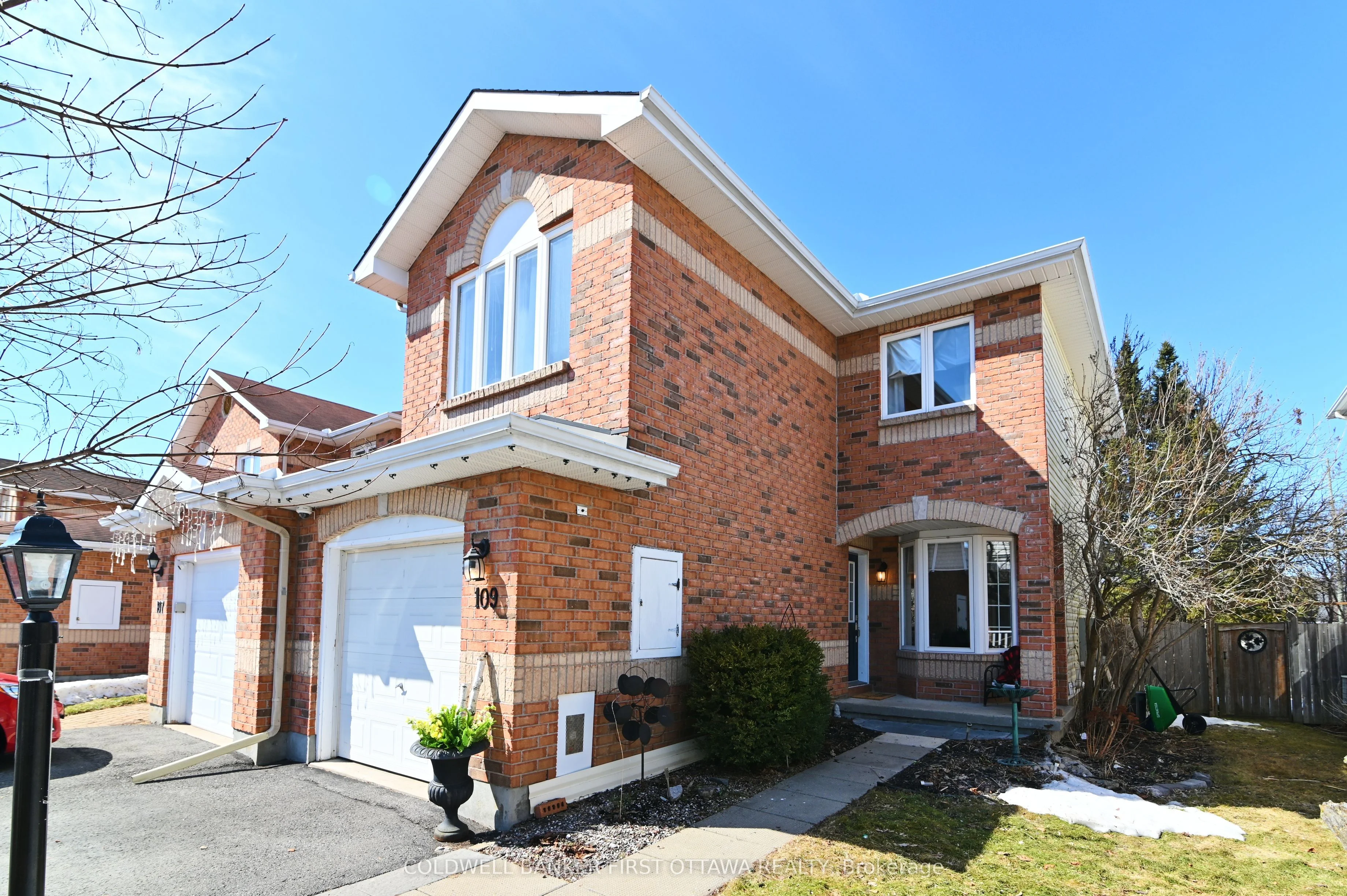 Att/Row/Townhouse in Stittsville - Munster - Richmond