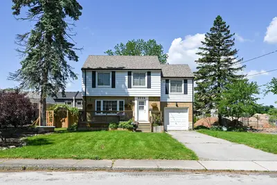 Detached in Niagara Falls