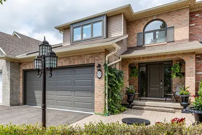 Att/Row/Townhouse in Hamilton
