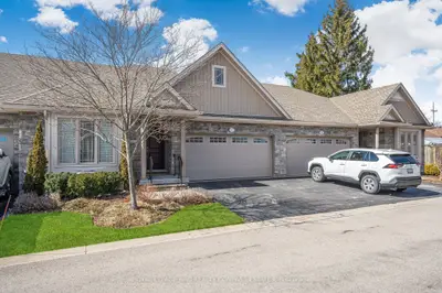 Condo Townhouse in Welland