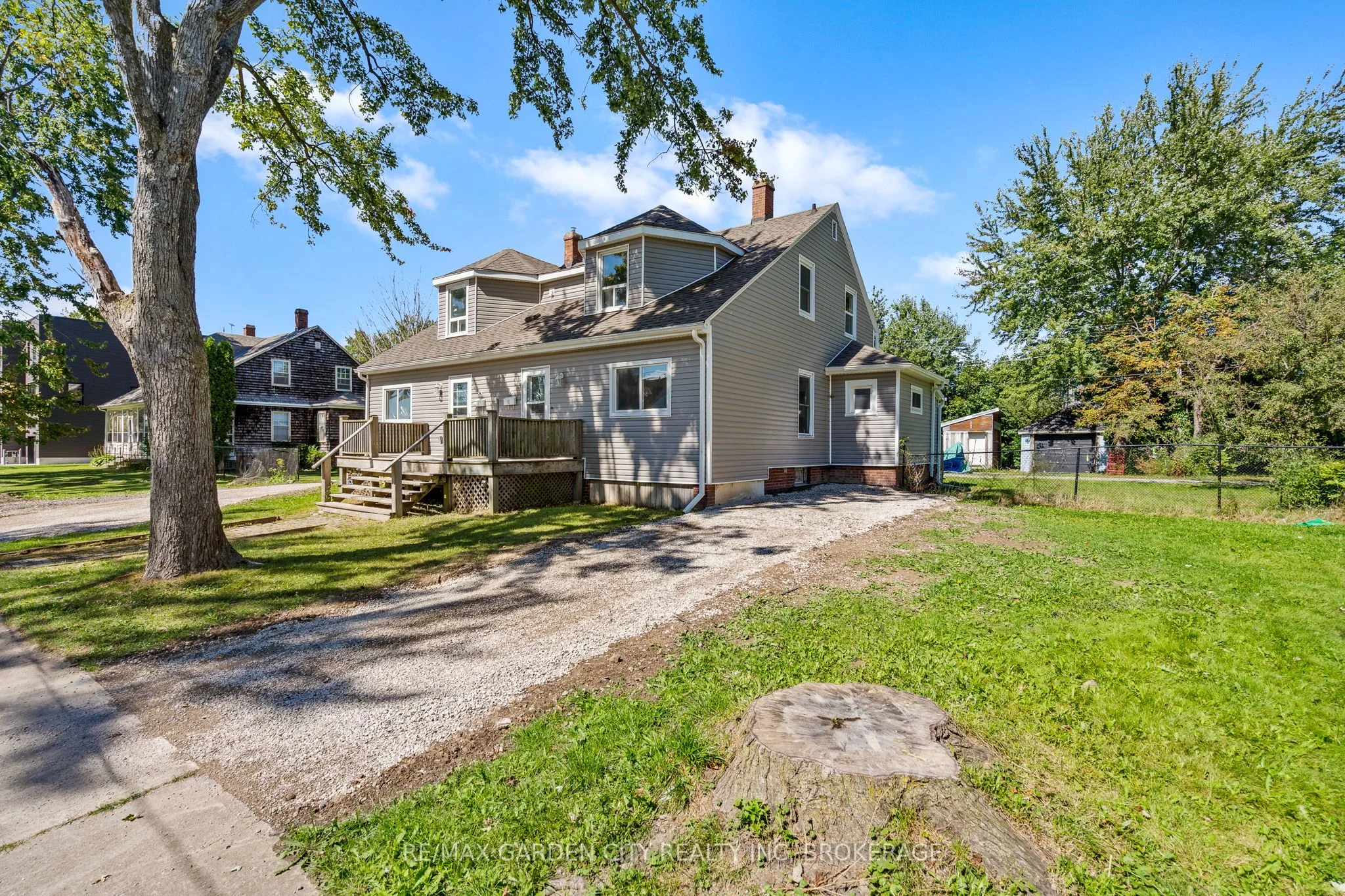Semi-Detached in Welland