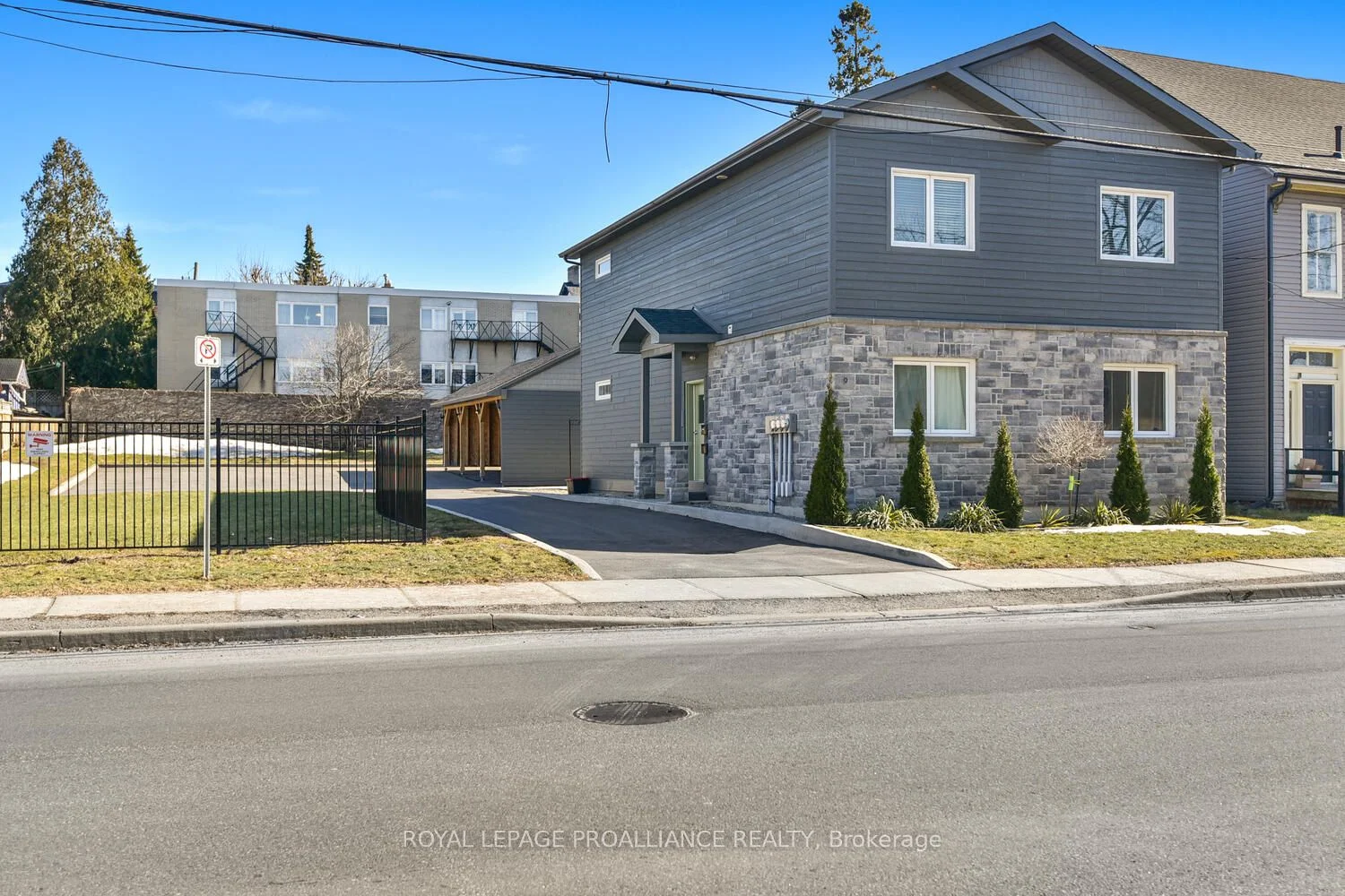 9 Pearl Street E, Brockville, ON K6V 1P1