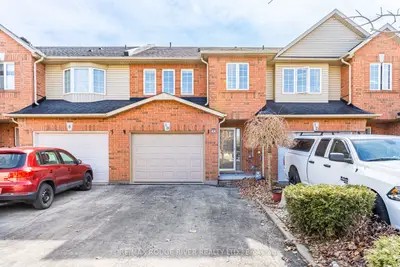 Att/Row/Townhouse in Hamilton