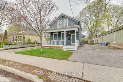 Triplex in London East