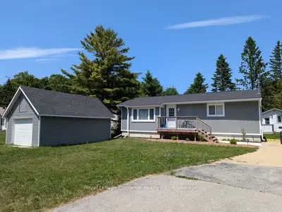 Detached in Huron-Kinloss