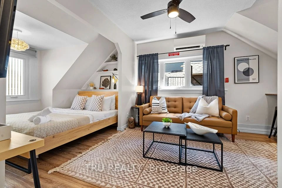 160 Metcalfe Street 2, Ottawa Centre, ON K2P 1P2