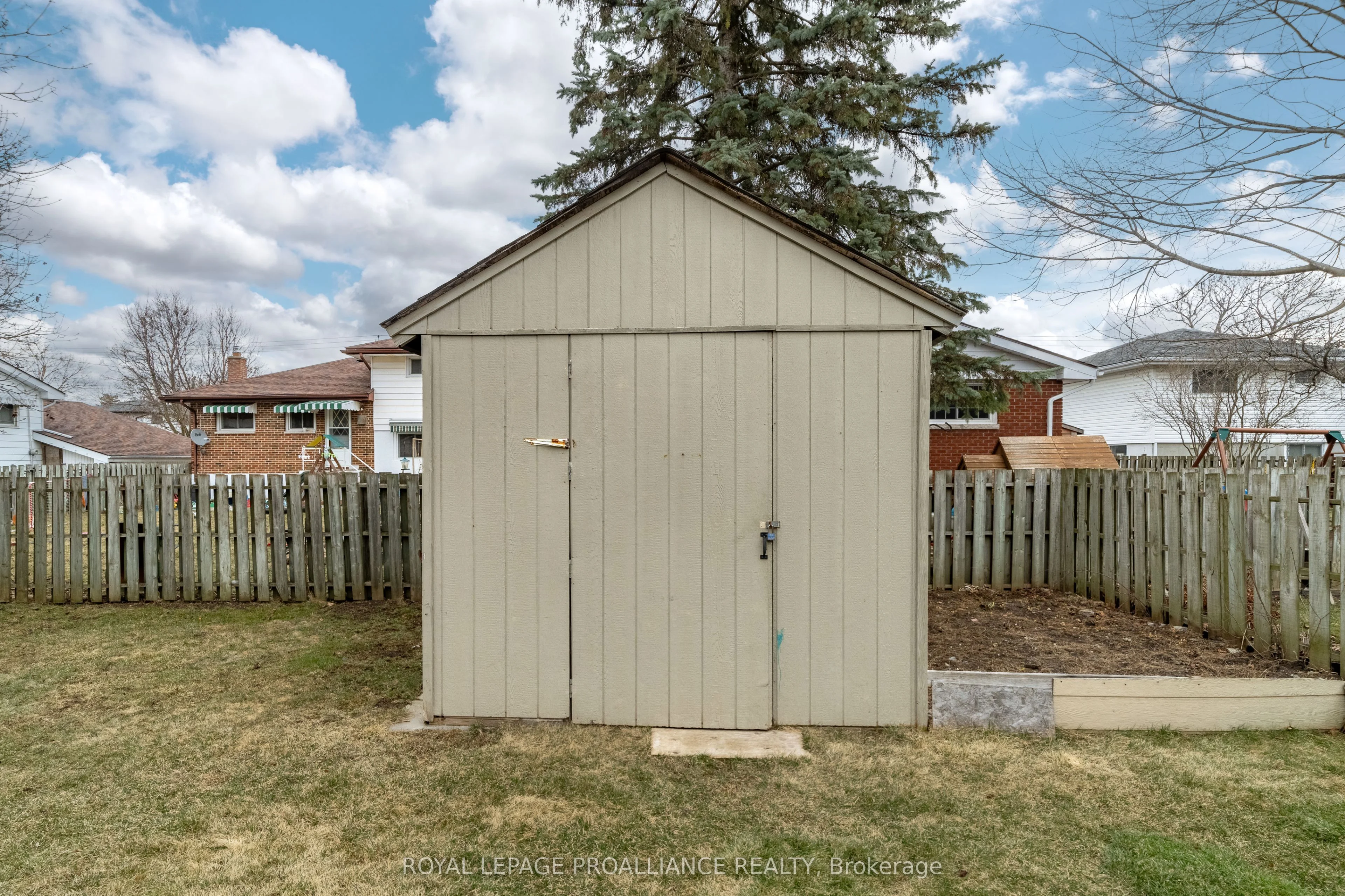 16 Kingsway Court, Belleville, ON K8N 4P1