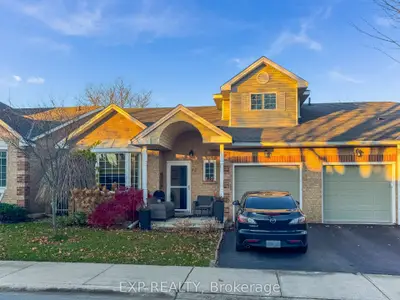 Condo Townhouse in Hamilton
