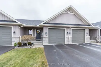 Att/Row/Townhouse in Belleville