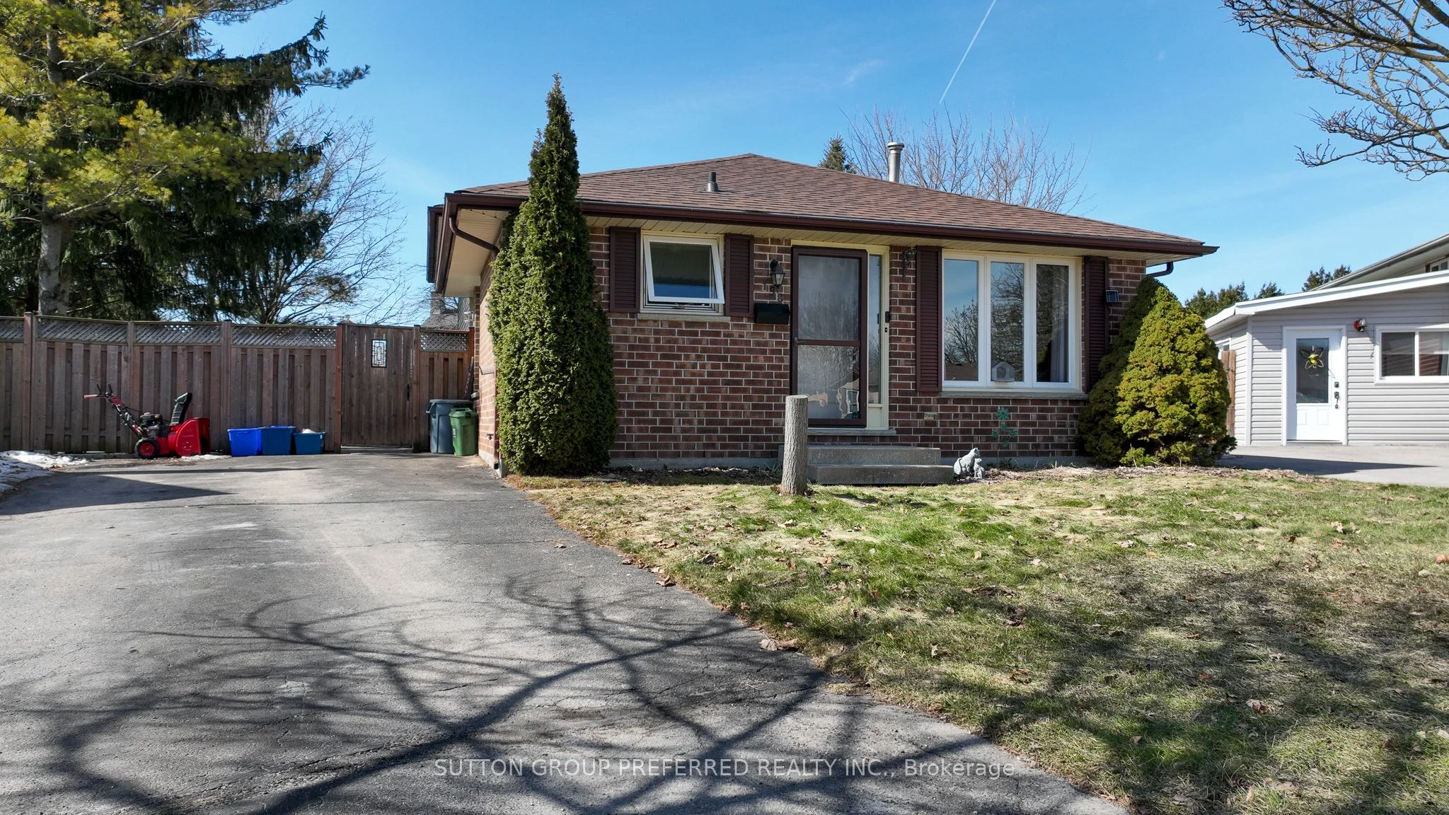 198 Portsmouth Court, London East, On N5v 4c8