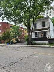 338 DUNDAS Street, Vanier and Kingsview Park, ON K1L 7W7