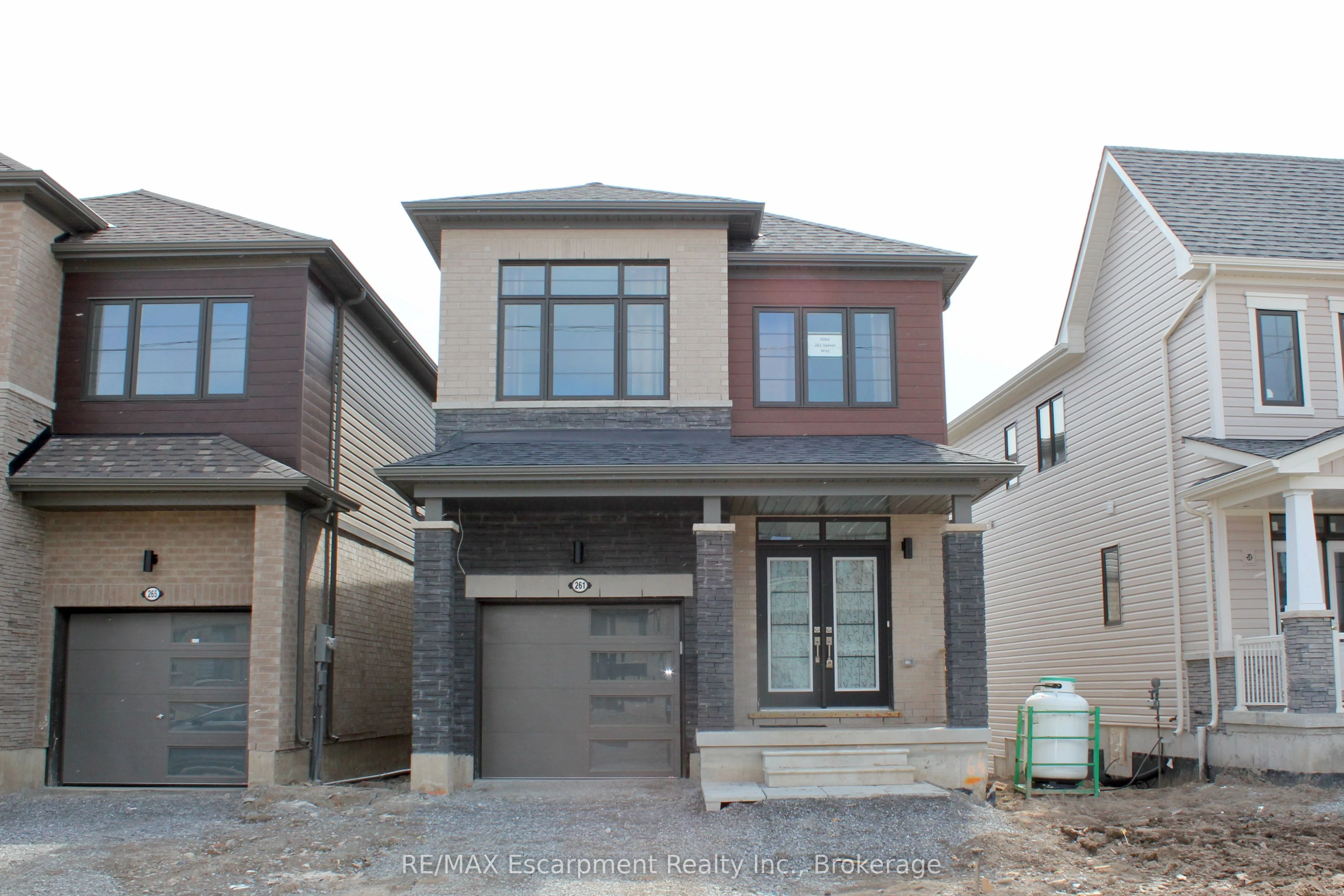 Detached in Thorold