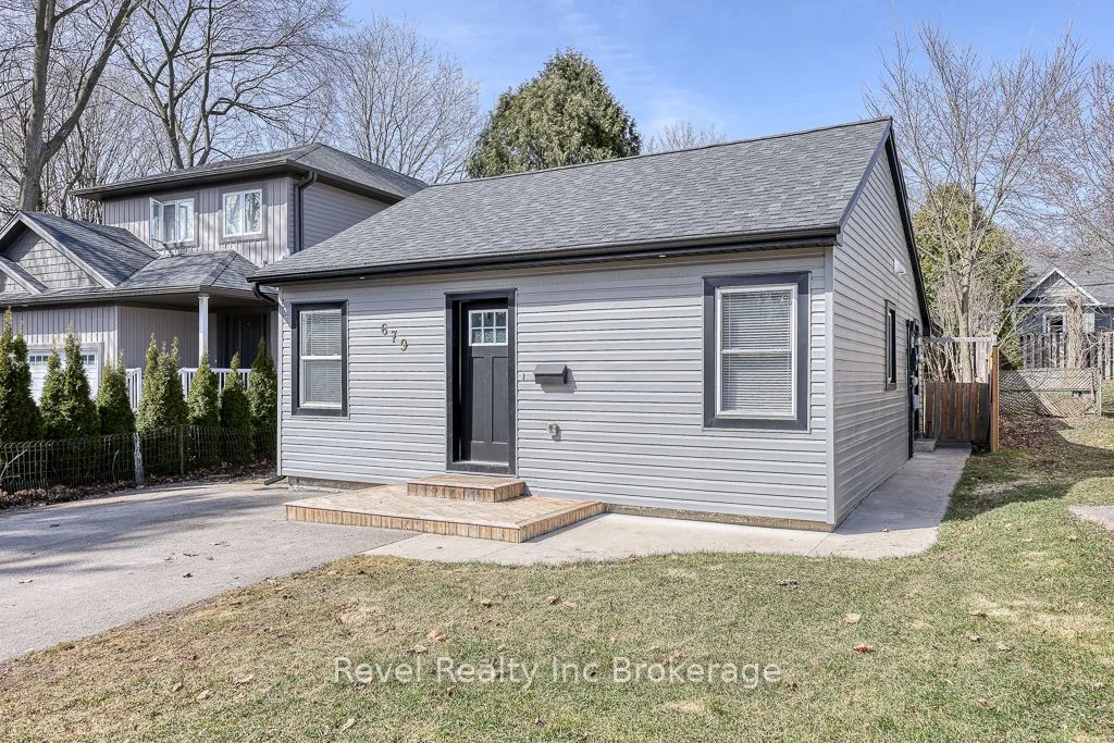 Detached in Woodstock