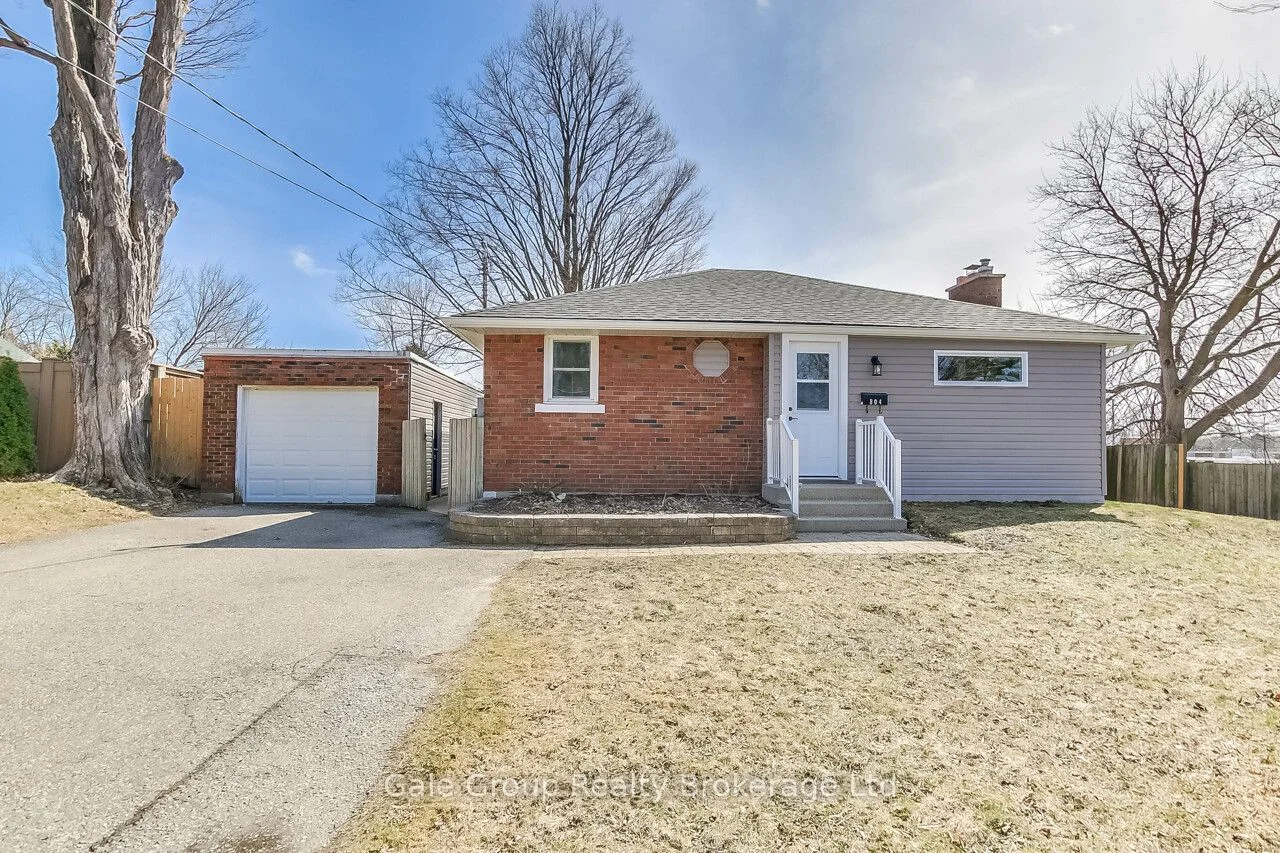 Detached in Woodstock