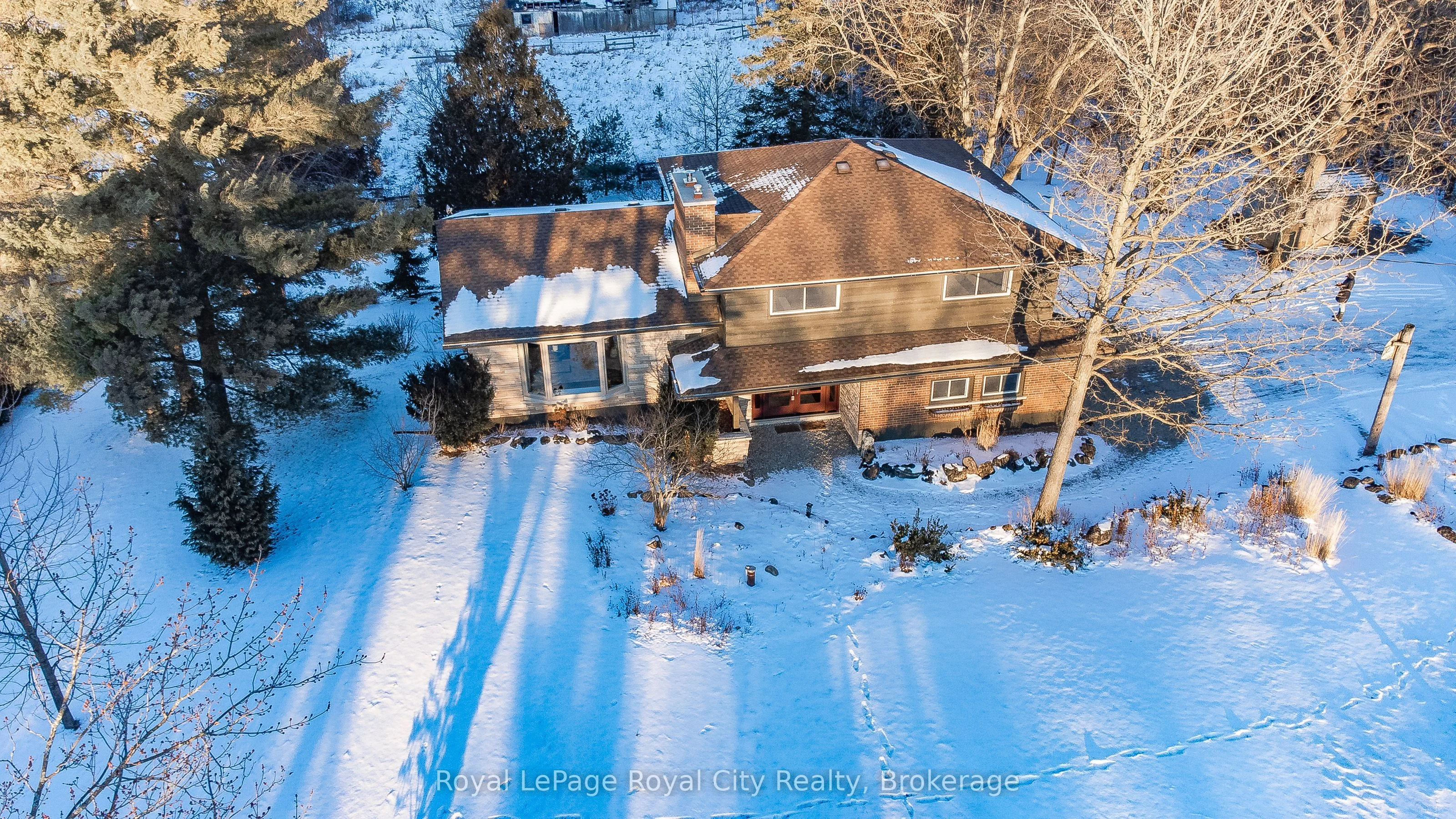 Detached in Puslinch