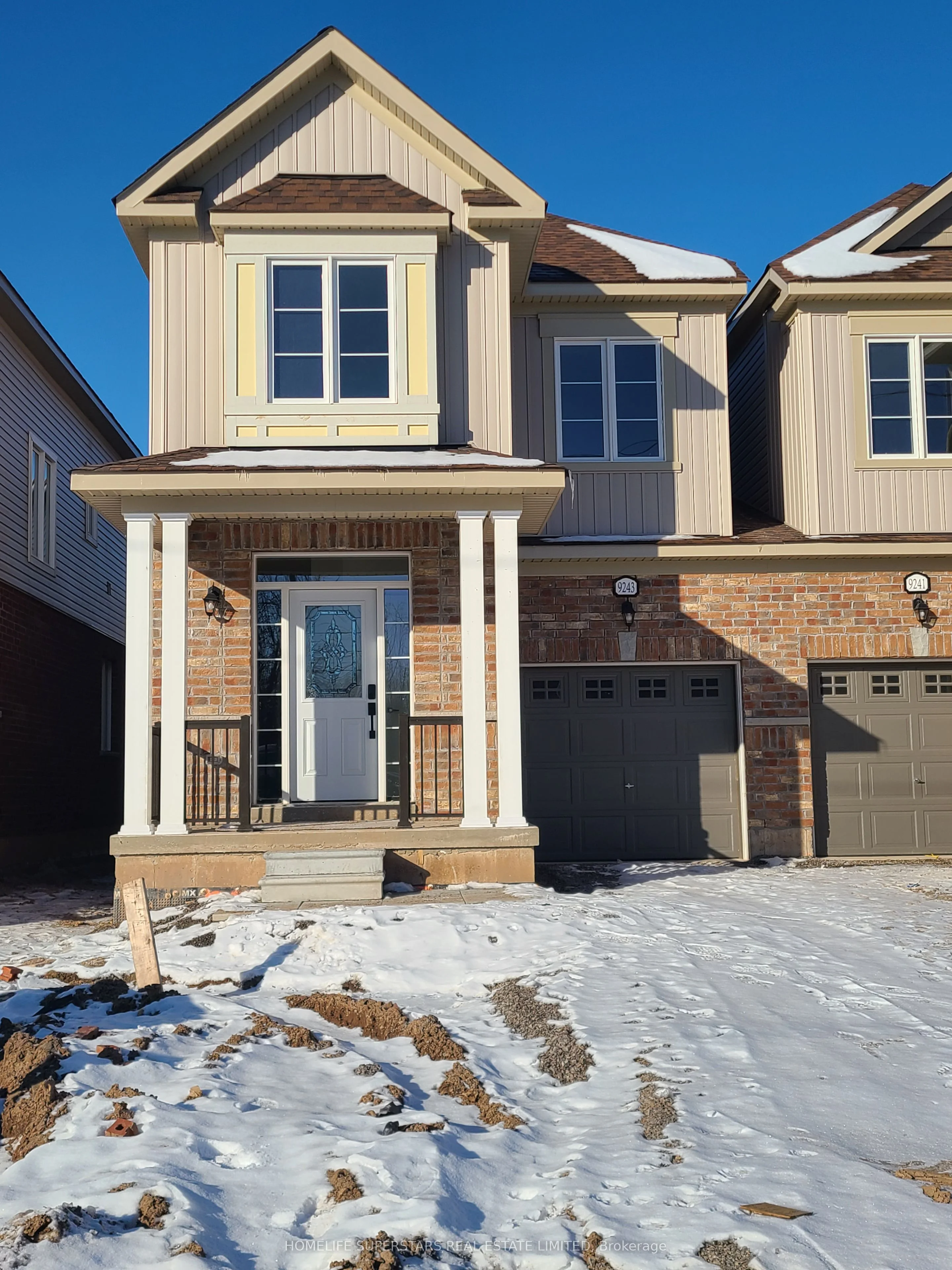 Semi-Detached in Niagara Falls