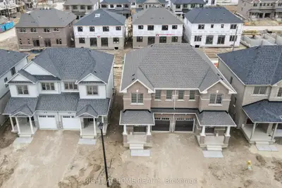 Semi-Detached in Centre Wellington