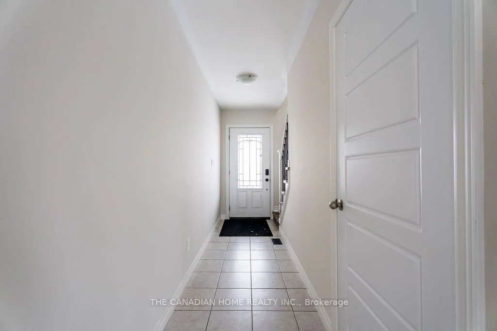 Att/Row/Townhouse in Woodstock