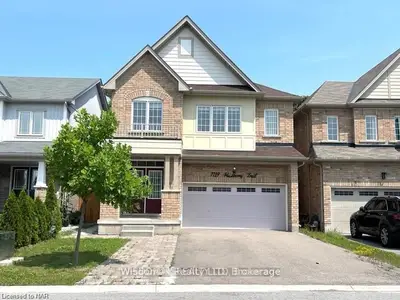 Detached in Niagara Falls