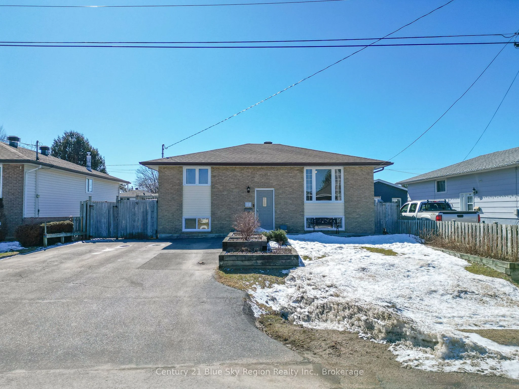 Detached in North Bay