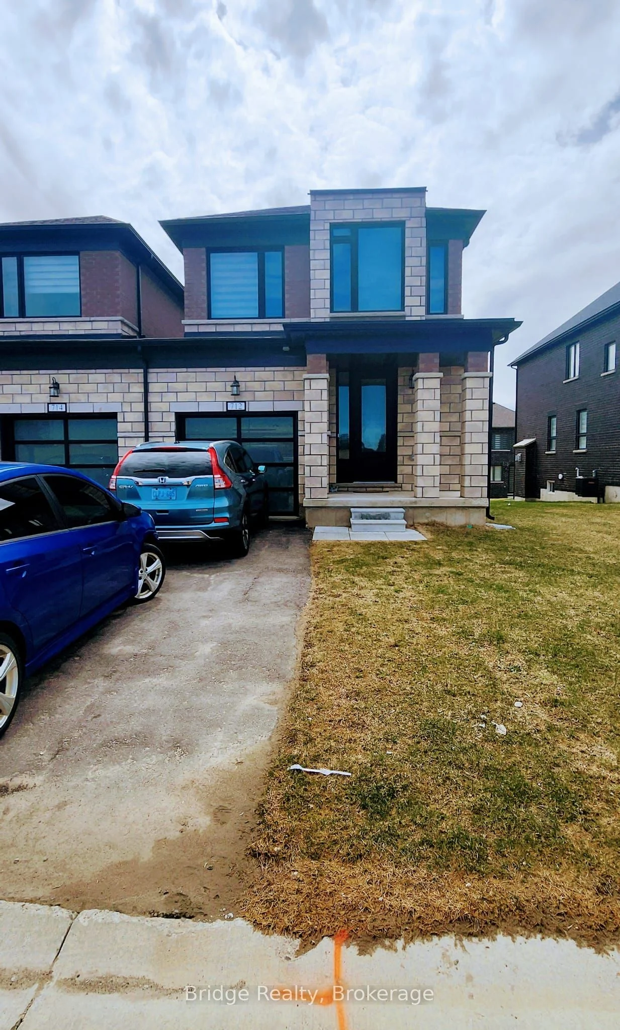 Att/Row/Townhouse in Woodstock
