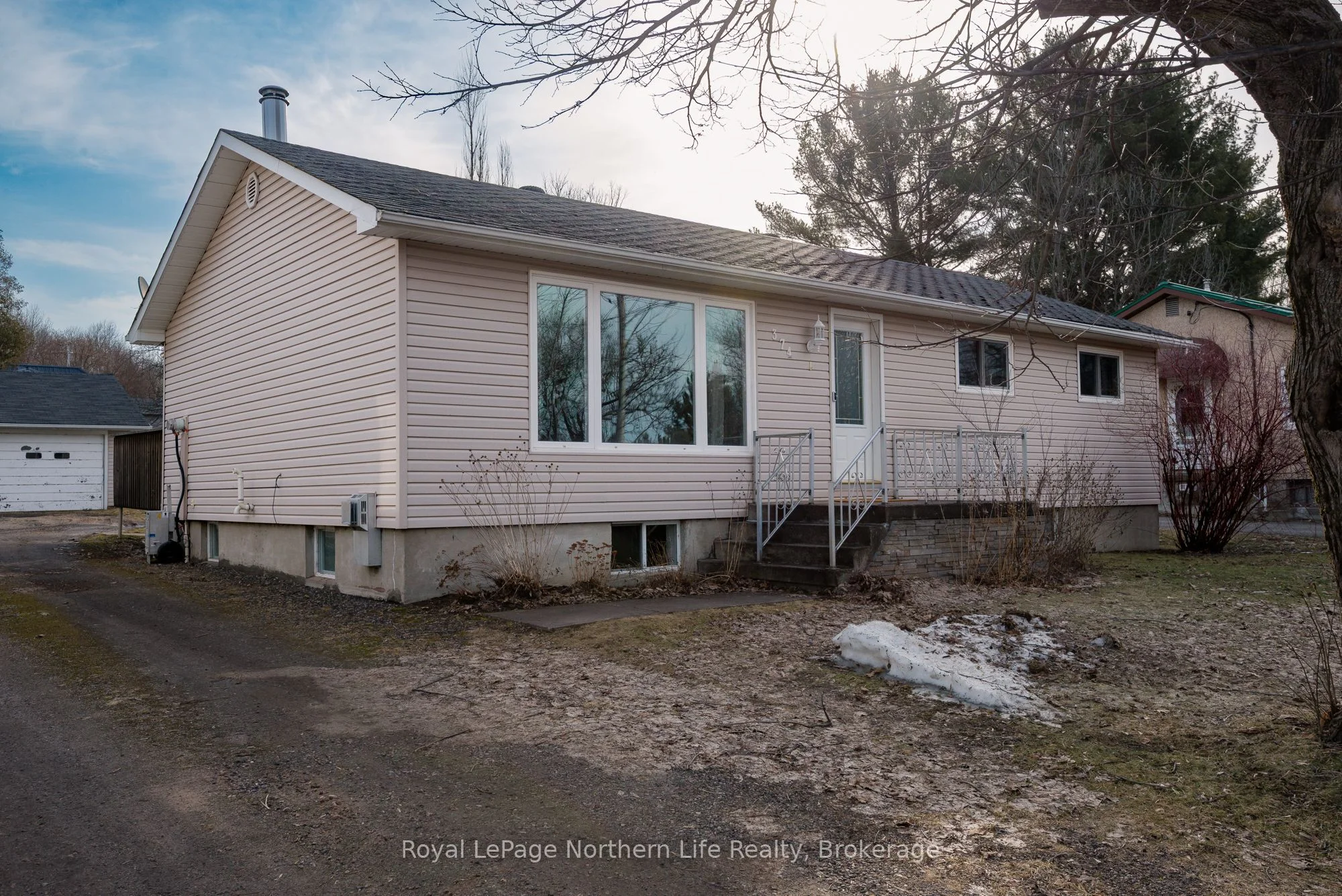 Detached in Powassan