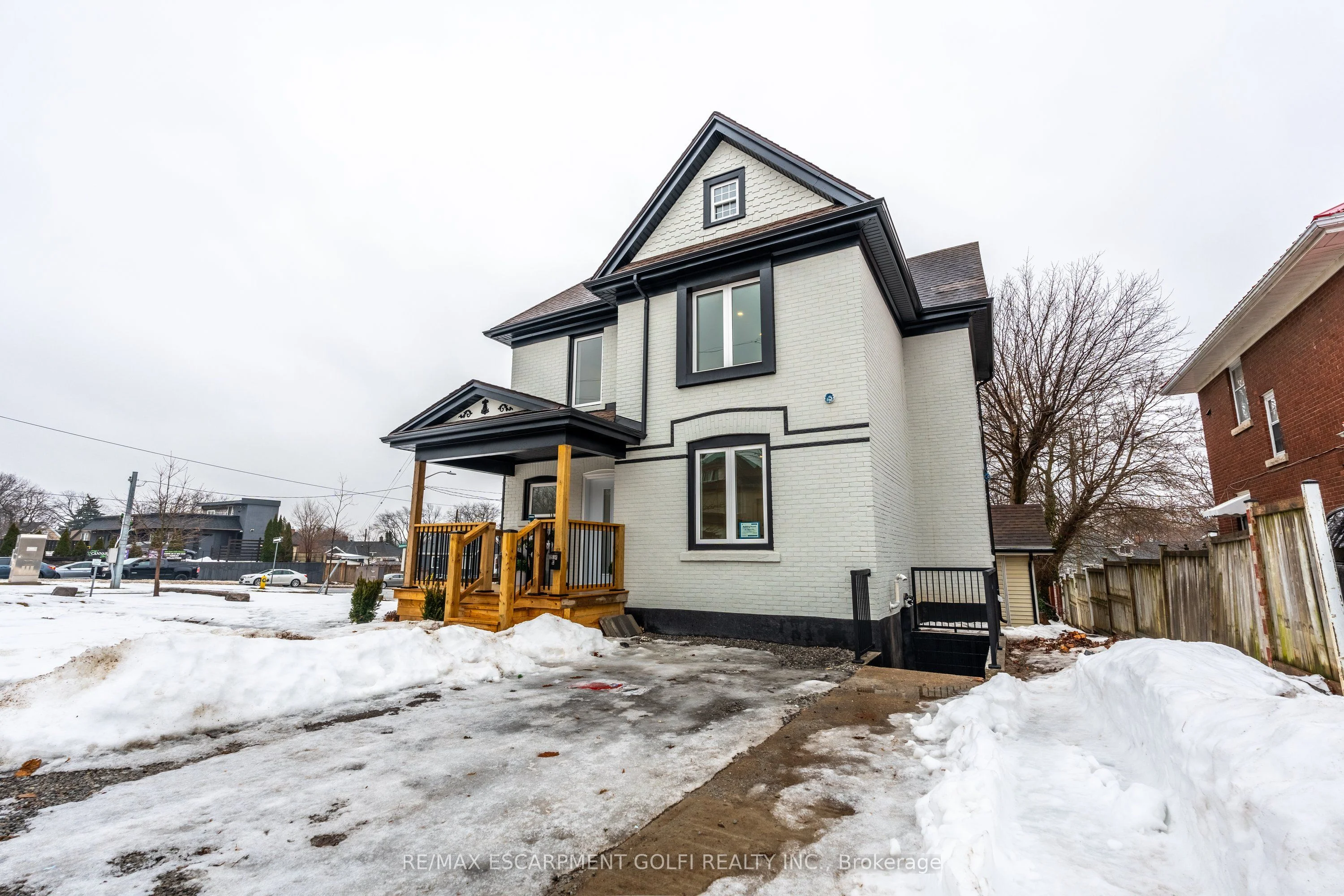 204 Queenston Street, St. Catharines, On L2r 2z7