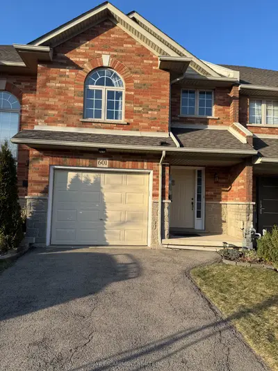 Att/Row/Townhouse in Hamilton