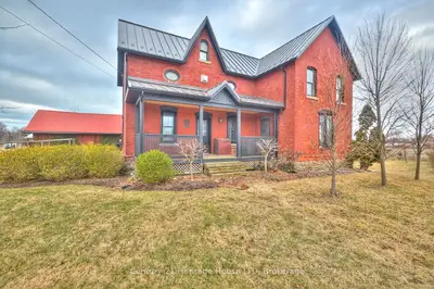 Detached in Port Colborne