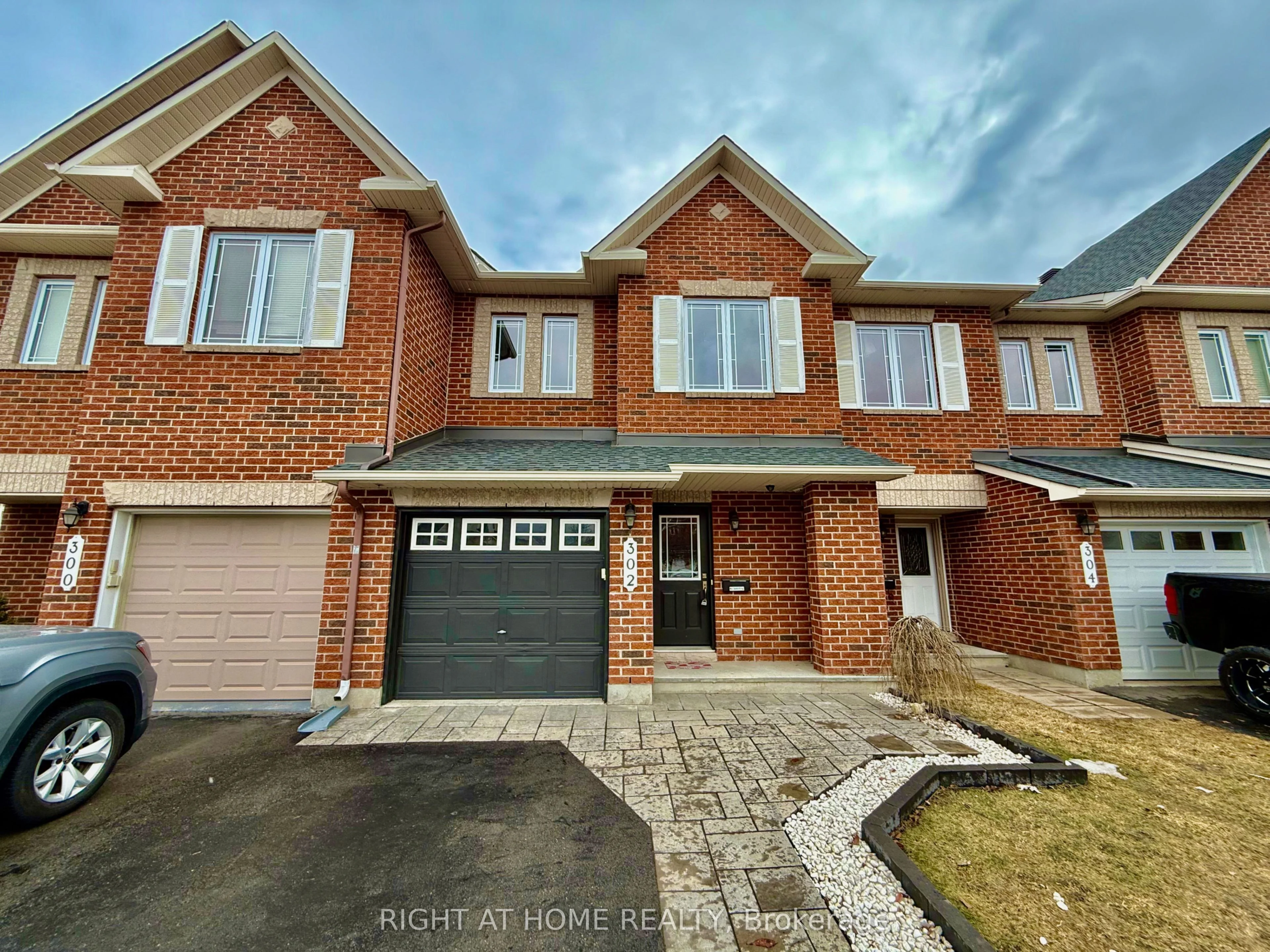 Att/Row/Townhouse in Orleans - Cumberland and Area