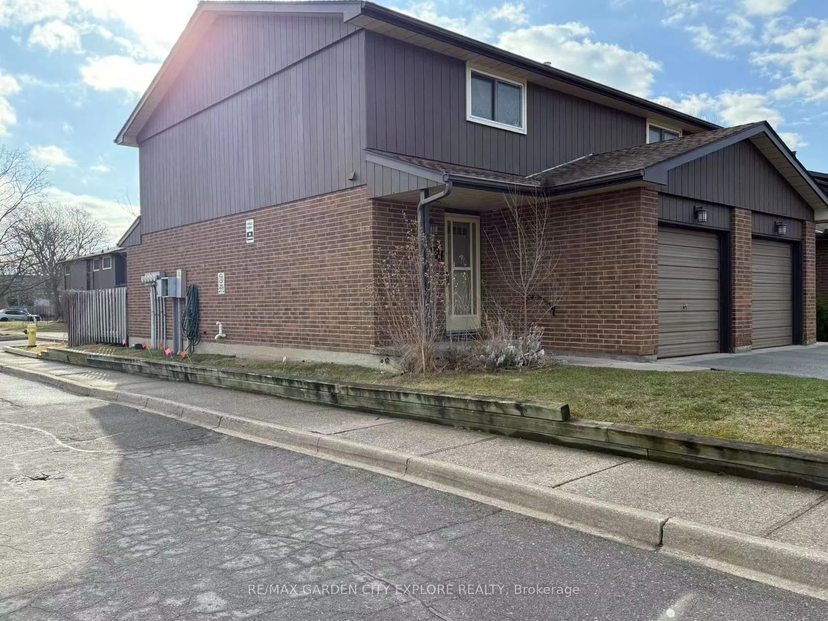Condo Townhouse in St. Catharines