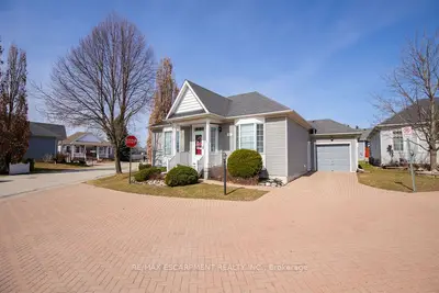 Detached Condo in Hamilton