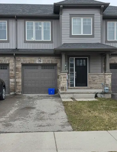 Att/Row/Townhouse in Welland