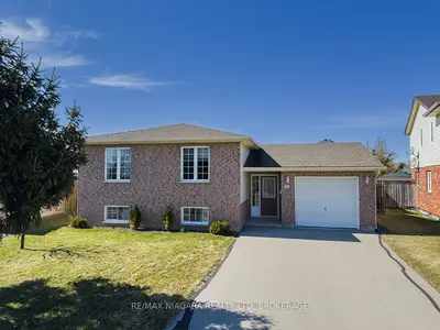 Detached in Port Colborne