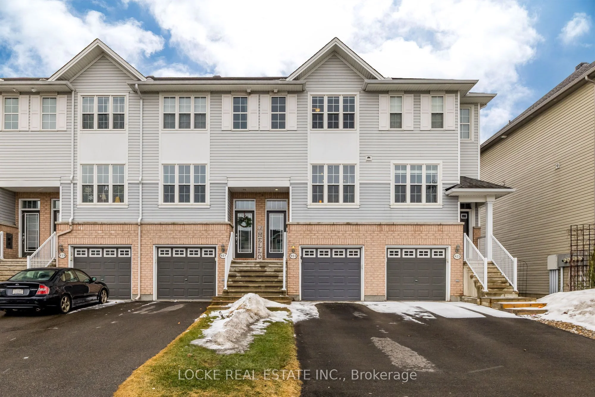 Att/Row/Townhouse in Orleans - Convent Glen and Area