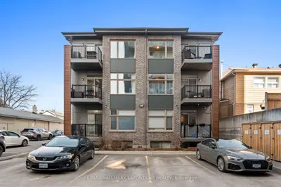 Condo Townhouse in West Centre Town