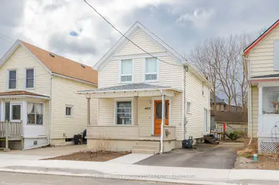 Detached in Niagara Falls