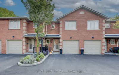 Condo Townhouse in Hamilton