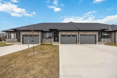 Att/Row/Townhouse in Plympton-Wyoming