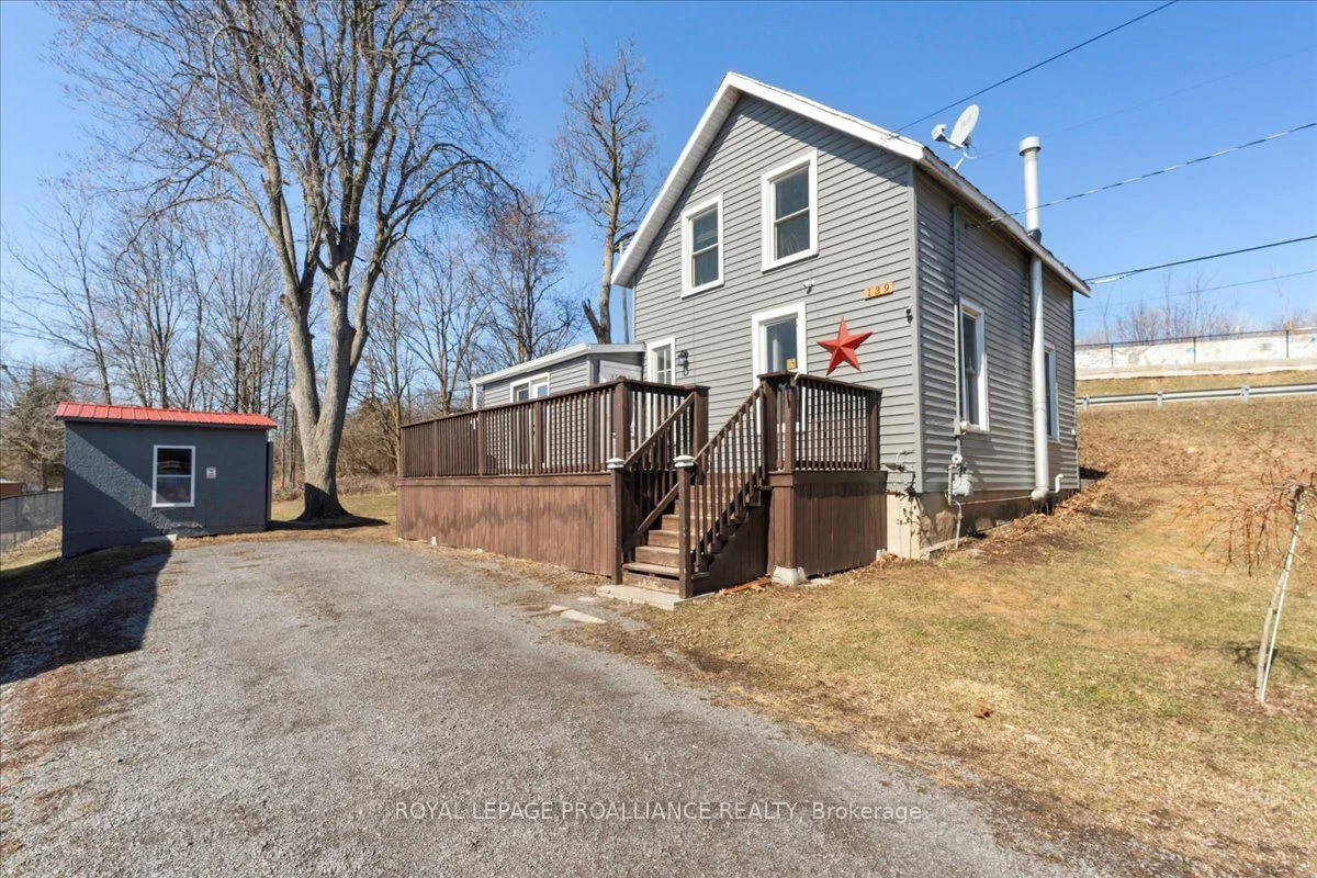 Detached in Deseronto