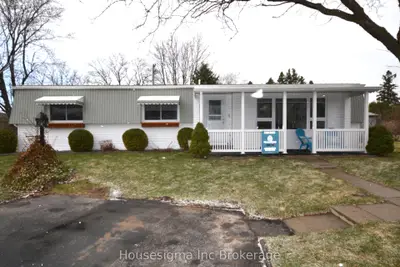 6 Pebble Beach Pkwy Parkway E, Lambton Shores, On N0m 1t0