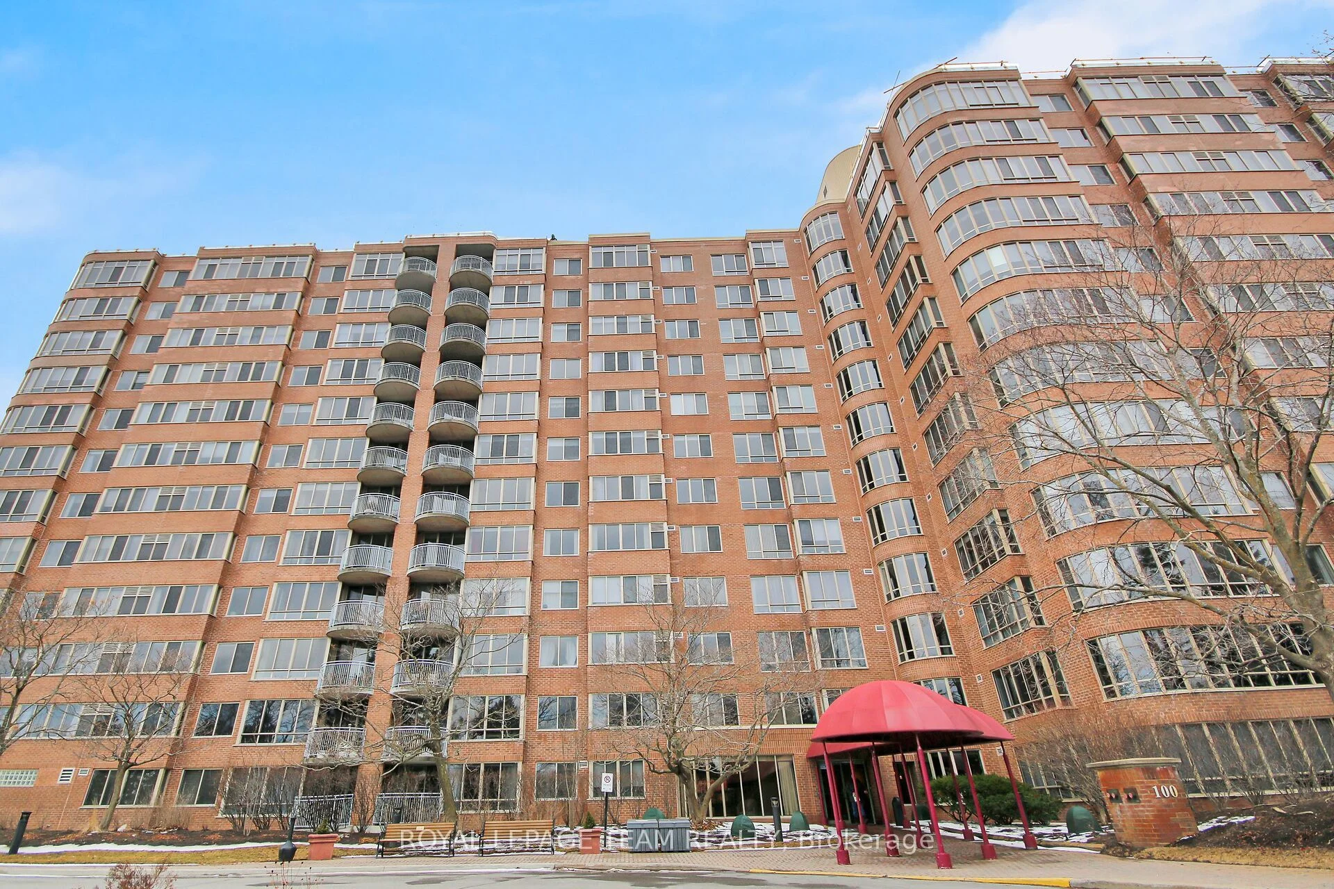 Condo Apartment in Cityview - Parkwoods Hills - Rideau Shore