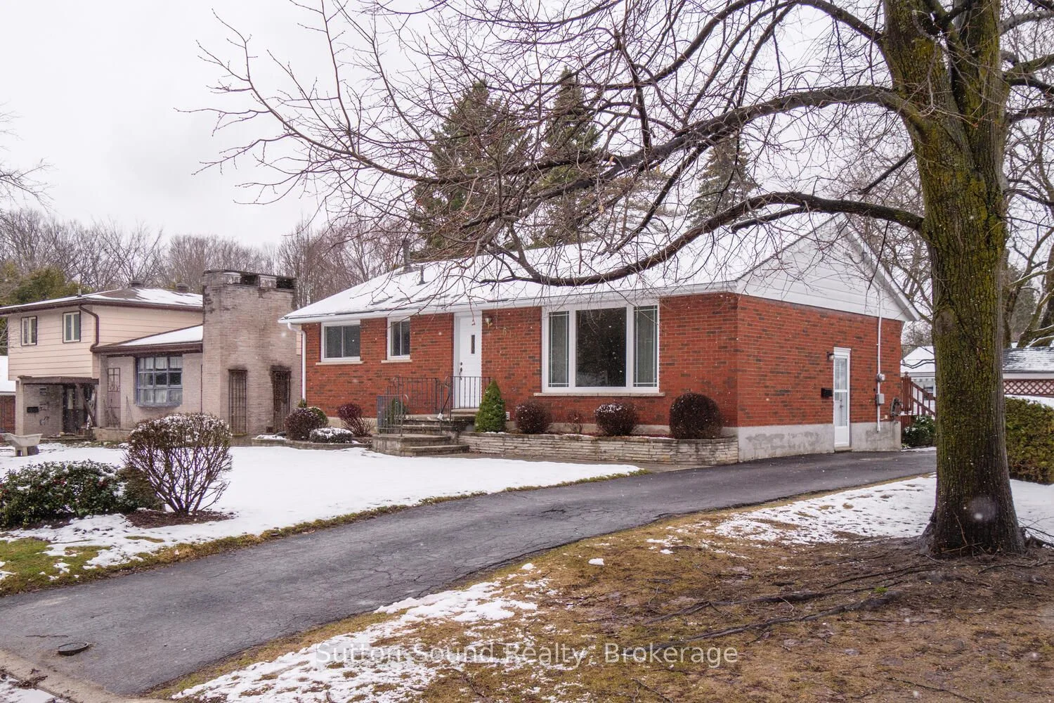 Detached in Owen Sound