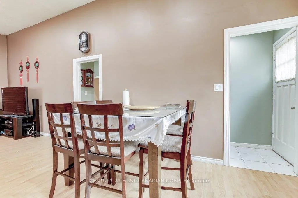 1558 Nairn Avenue, London East, ON N5V 2P2