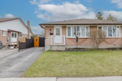 8 Lacey Crescent, London South, On N6e 2e7