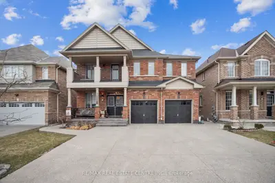 Detached in Niagara Falls
