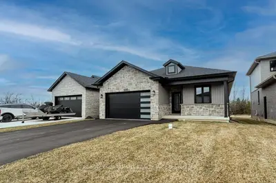 Detached in Lincoln