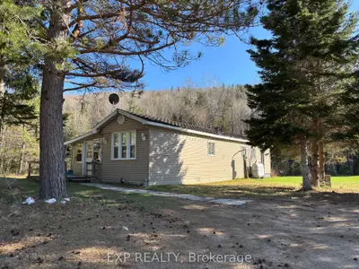Detached in South Algonquin